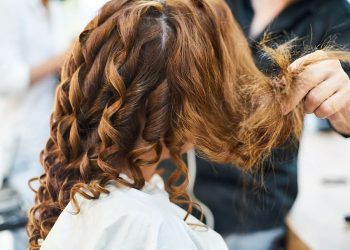 Ook vrouwen kunnen last hebben van haaruitval en kaalheid